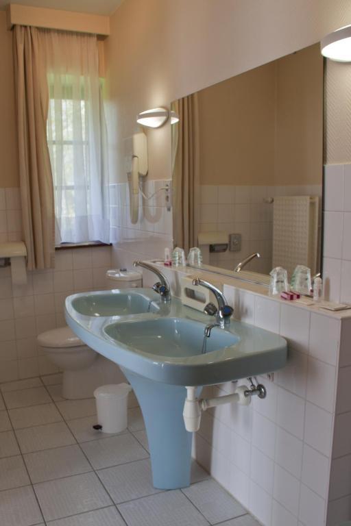 Tromcourt Hotel Couvin Room photo